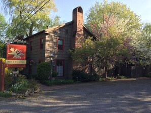 A rustic building with a sign for '1795 Acorn Inn' offering bed and breakfast. - 1795 Acorn Inn B&B (Canandaigua)