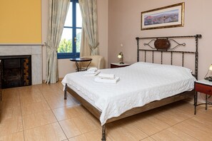 Double Room, Garden View | Desk, soundproofing, iron/ironing board, free WiFi - Sourediko  (Chios)