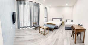 Ropa de cama de alta calidad, escritorio, cortinas blackout y wifi 