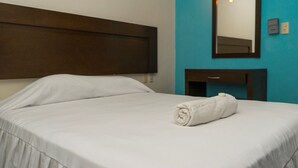 Classic Double Room | In-room safe, free WiFi, bed sheets - Hotel Puesta de Sol calle cuba (Campeche)