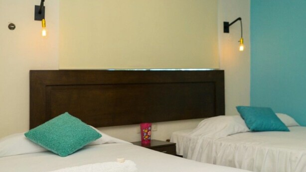 Classic Triple Room | In-room safe, free WiFi, bed sheets - Hotel Puesta de Sol calle cuba (Campeche)