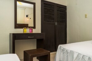 Classic Triple Room - Hotel Puesta de Sol calle cuba (Campeche)