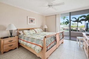 2 bedrooms, iron/ironing board, free WiFi, bed sheets - Beachfront 2BR/2BA condo with pool, Wi‑Fi, and heated pool access. (Marco Island)