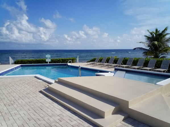 حمّام سباحة خارجي