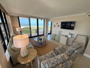 Una televisión, un reproductor de DVD