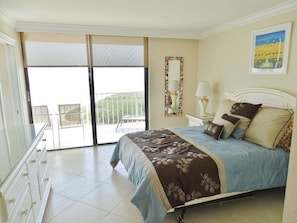 2 bedrooms, iron/ironing board, free WiFi, bed sheets - Beachfront 2BR/2BA condo in Marco Island with pool, WiFi, and kitchen. (Marco Island)