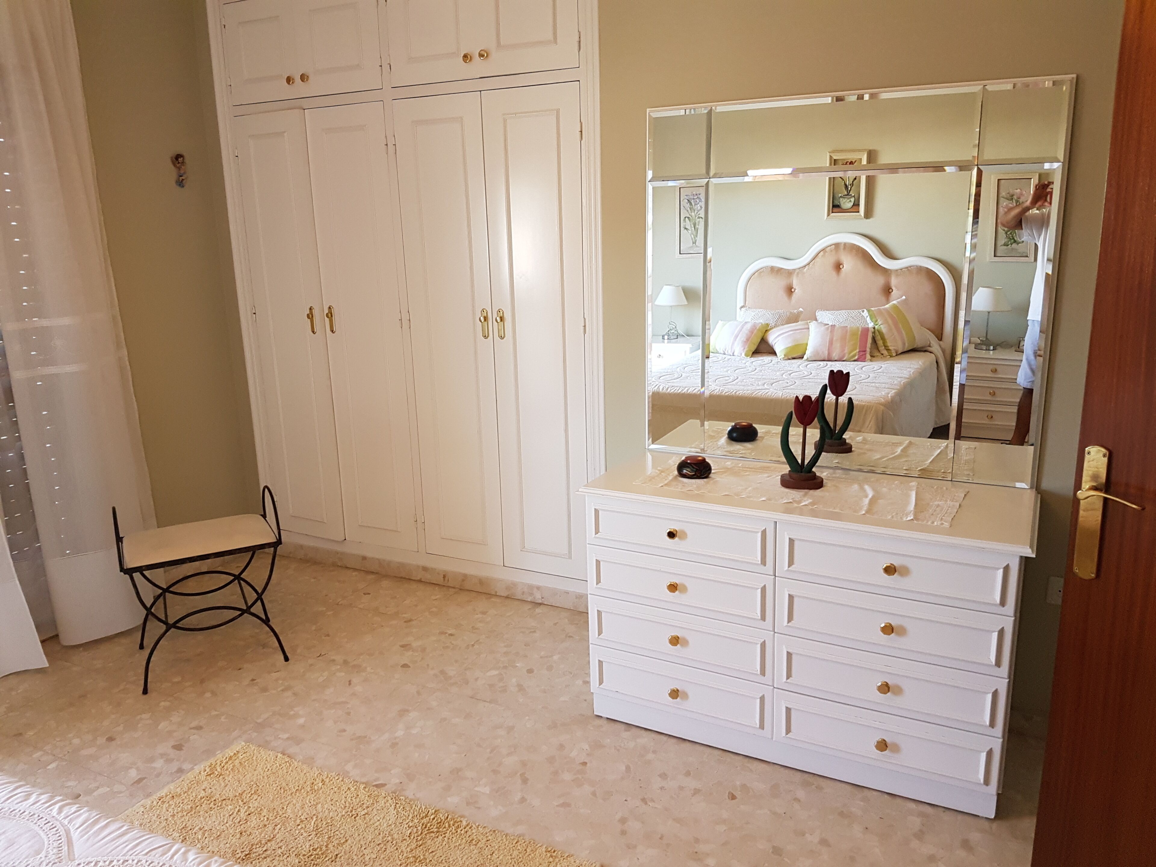 4 bedrooms, desk, iron/ironing board, free WiFi