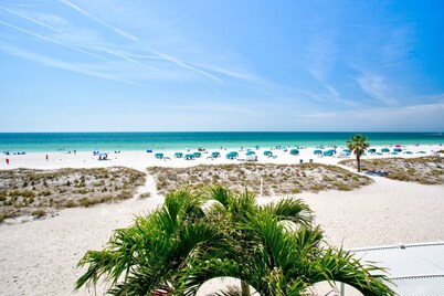 Relax on Your Private Beachfront Balcony! Pool, Beach, Tiki Bar, Grills, $400 in Free Fun Activities