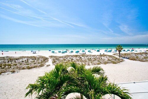 Relax on Your Private Beachfront Balcony! Pool, Beach, Tiki Bar, Grills, $400 in Free Fun Activities