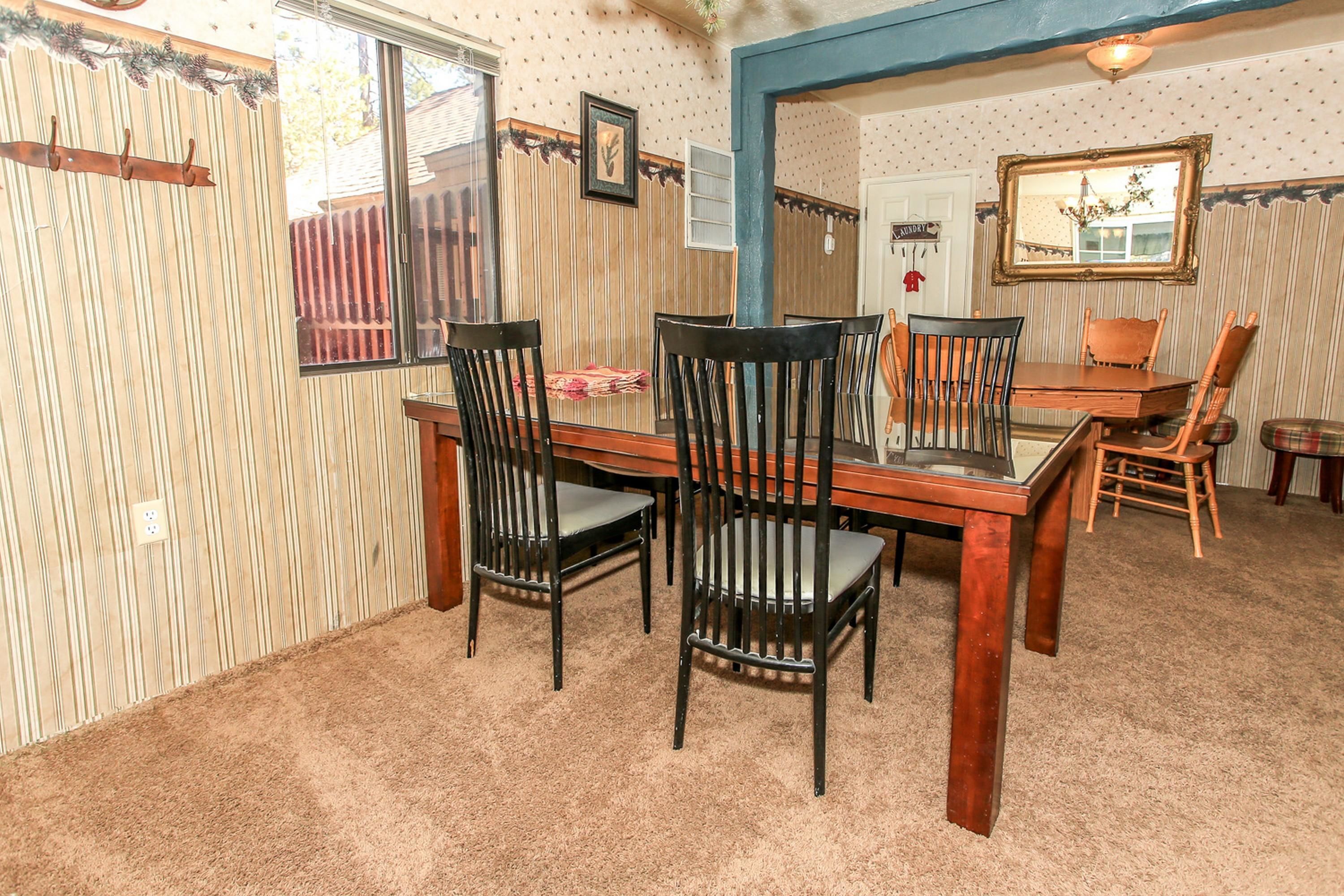 Cabin, 4 Bedrooms | In-room dining