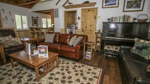 Interior - Grizzly Bear (Big Bear Lake)