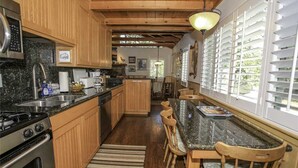 Private kitchen - Grizzly Bear (Big Bear Lake)