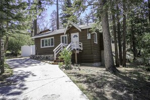 Property entrance - Grizzly Bear (Big Bear Lake)