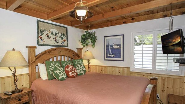 Room - Grizzly Bear (Big Bear Lake)