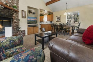Interior - Karins Cottage (Big Bear Lake)