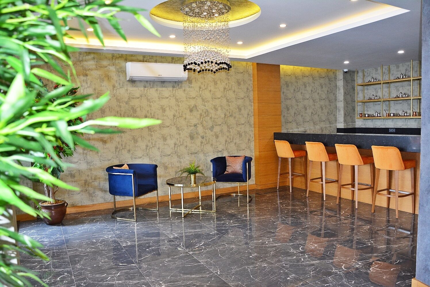 Lobby lounge