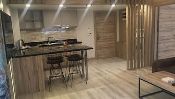 Suite, Accessible, Non Smoking (1+1) | Private kitchen | Electric kettle