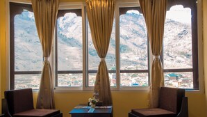 Mountain View Deluxe King Bed | 起居区