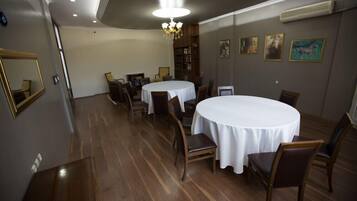 2 restaurants, breakfast, lunch, dinner served; local cuisine