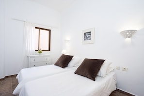 1 chambre, fer et planche à repasser, accès à Internet, literie fournie