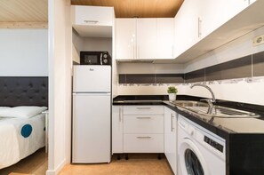 Refrigerador, microondas y horno 