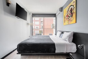 2 bedrooms, in-room safe, desk, iron/ironing board