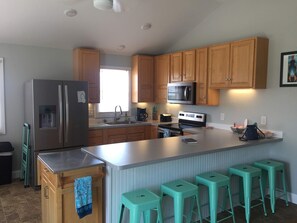 ثلاجة، ميكروويف، فرن، موقد طهي مسطح