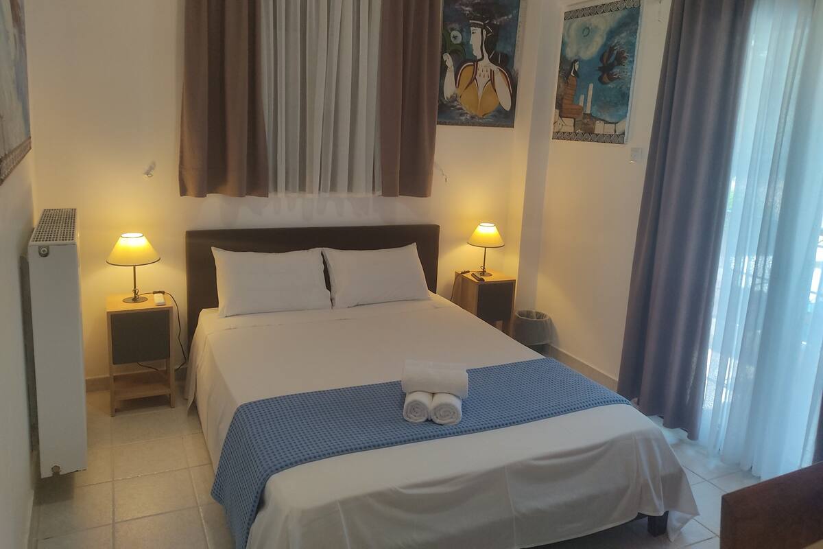 Double Room (Art Room No 5) | In-room safe, WiFi (free), individually decorated