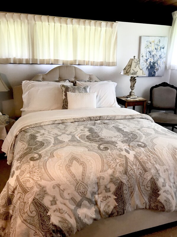 Comfort-Doppelzimmer, 1 Queen-Bett, Bergblick, Bergseite | Hochwertige Bettwaren, Tempur-Pedic-Betten, individuell dekoriert