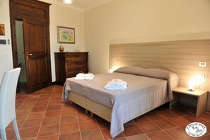 Frette Italian sheets, premium bedding, down duvets, pillow-top beds - La Dimora del Musicante b&b Home Gallery (Viggiano)