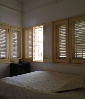 Economy Room, Corner | Hypo-allergenic bedding, individually decorated, individually furnished