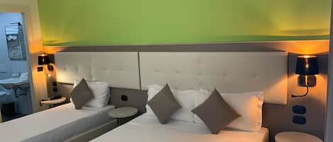 Phòng 3 Tiêu chuẩn, nhiều giường, không hút thuốc | Chăn bông, minibar, két bảo mật tại phòng