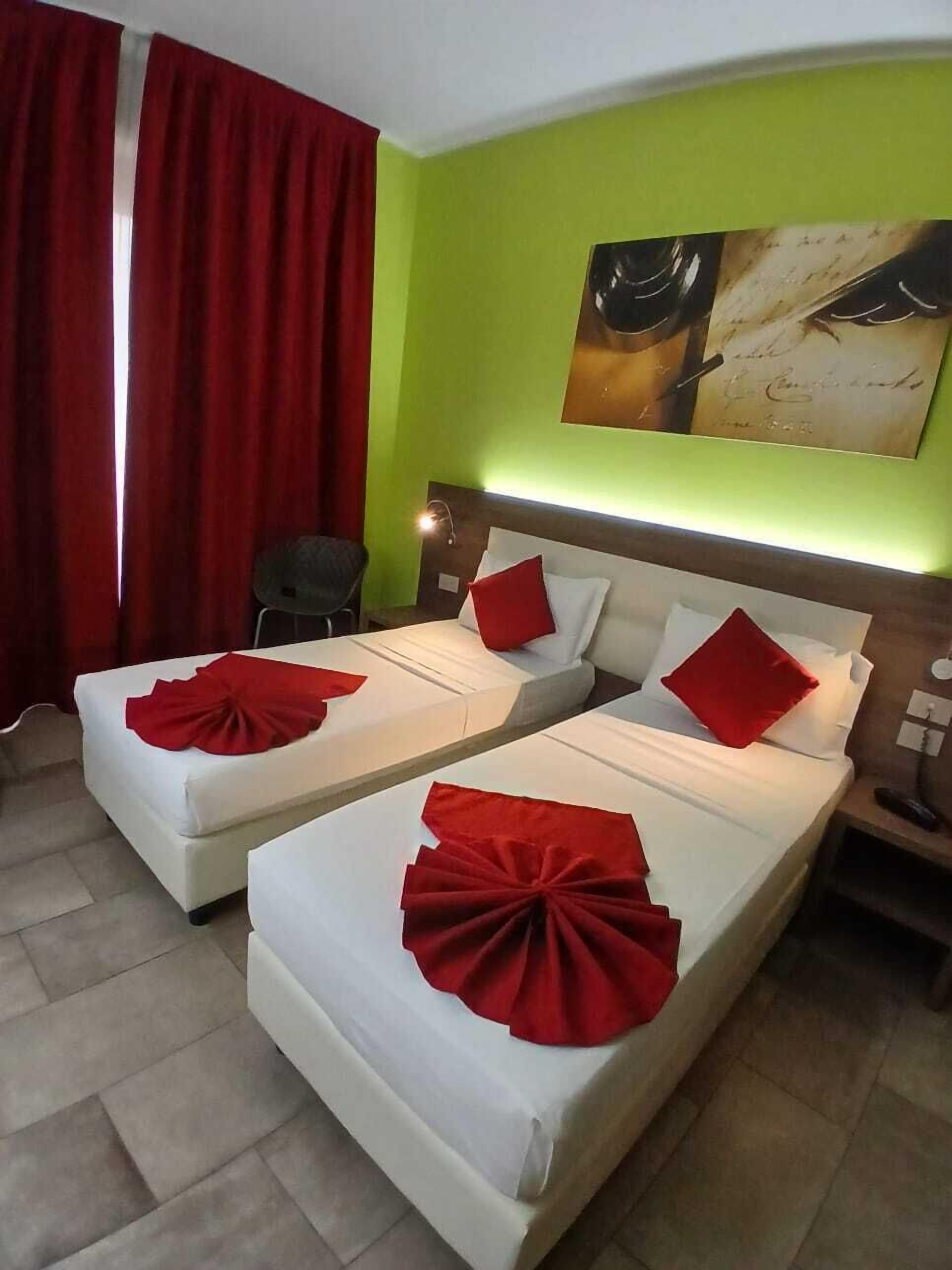 Standard Twin Room, Non Smoking | Down duvets, in-room safe, individually furnished, desk