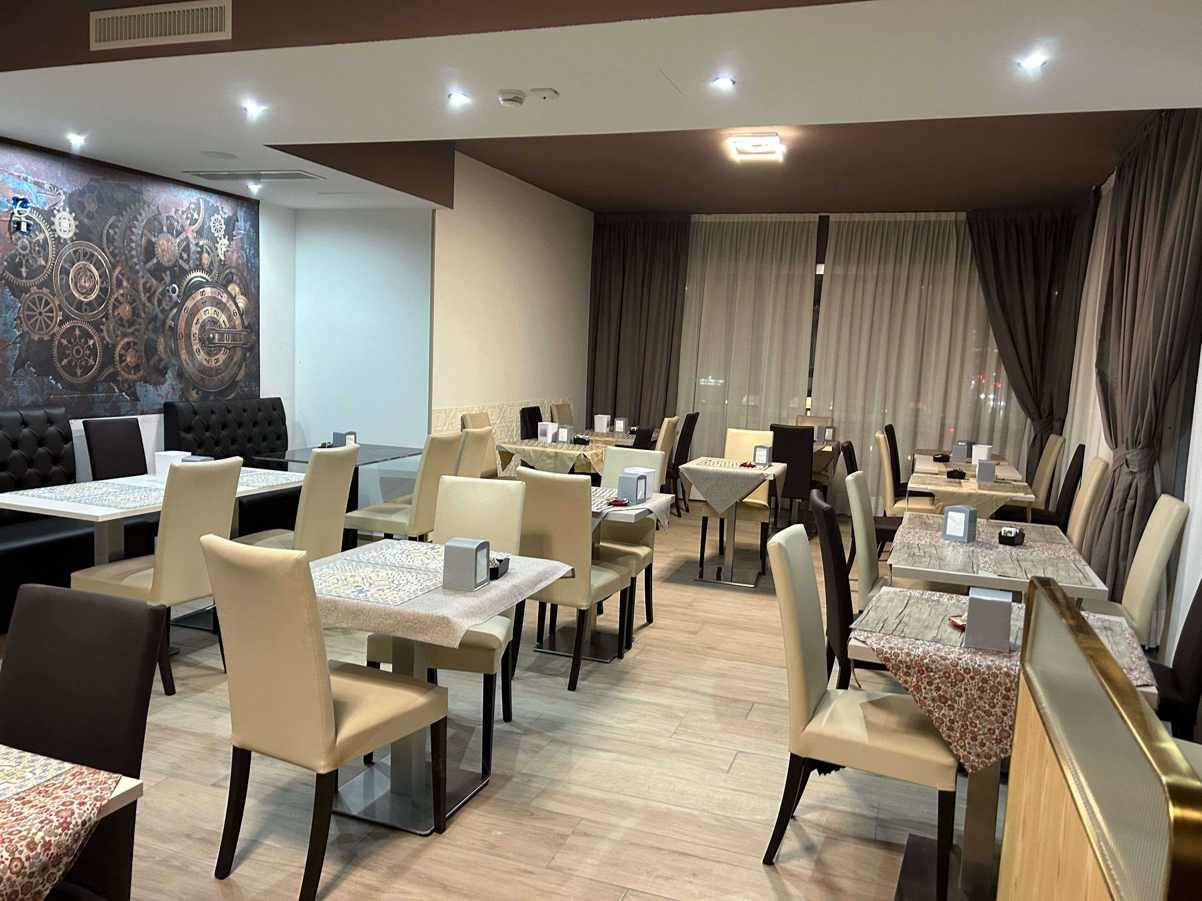 Kontinentales Frühstück am Wochenende (10 EUR pro Person)