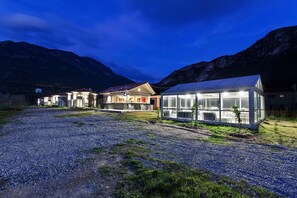 Fachada del alojamiento - Noche