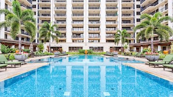 2 つの屋外プール