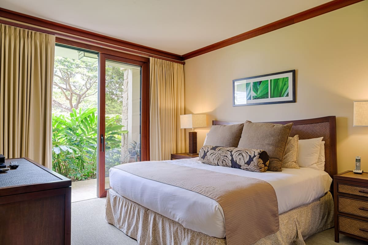 Tabla de planchar con plancha, wifi gratis y ropa de cama