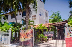 A hotel with a restaurant named Pepperon.