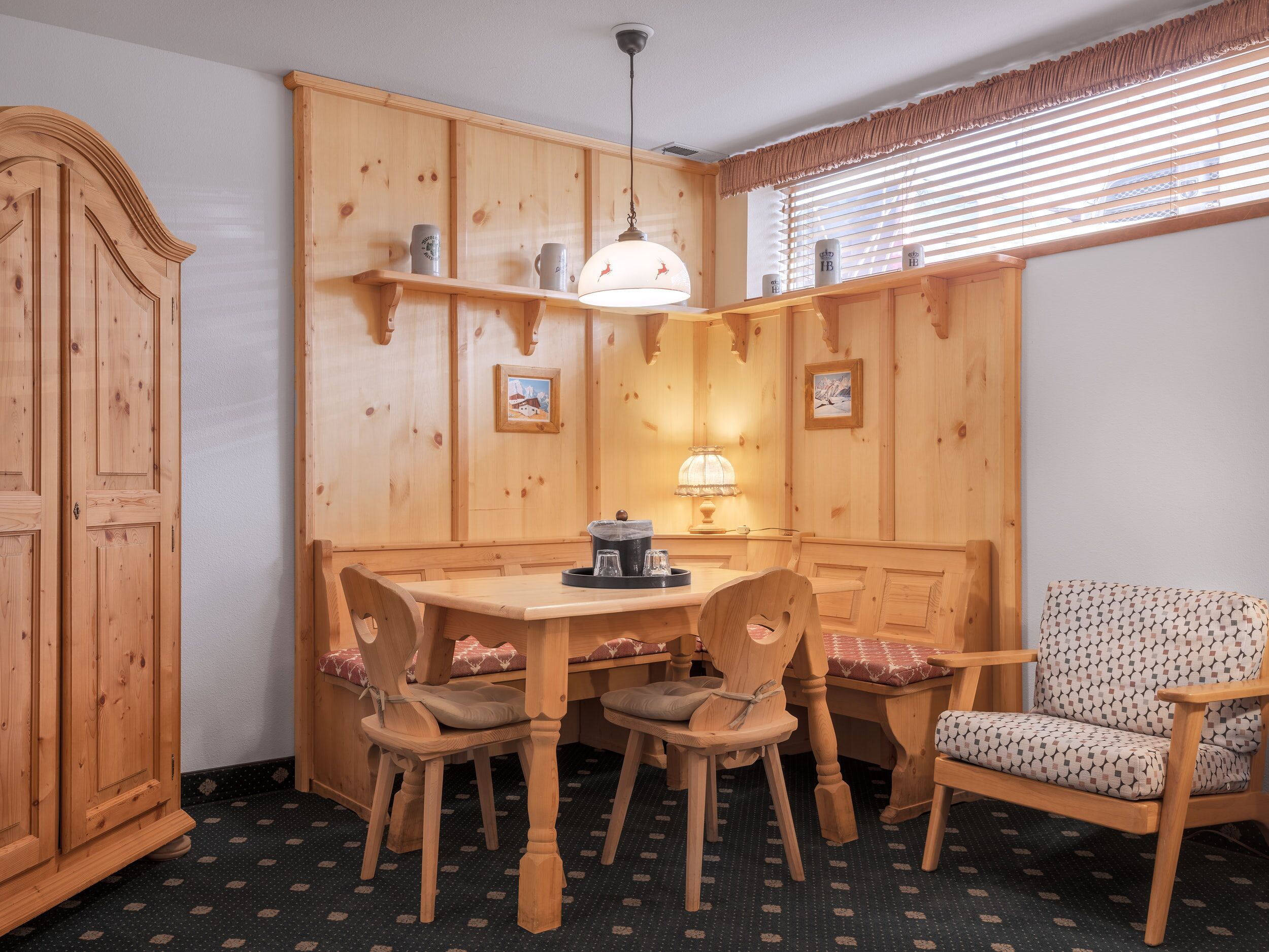 room, 1 king bed | in-room dining