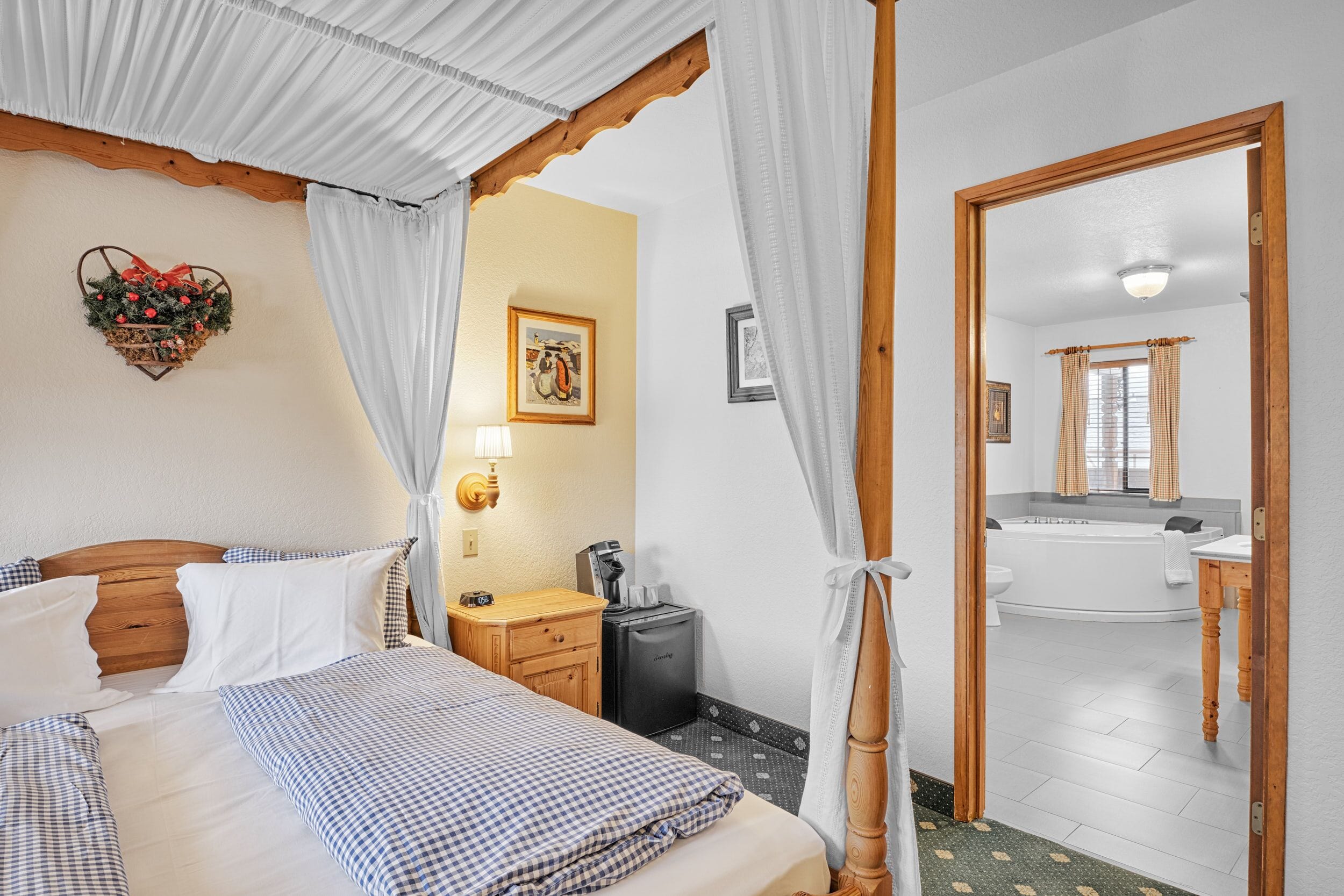 honeymoon suite, 1 king bed | premium bedding, iron/ironing board, free wifi