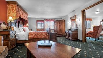 Suite Deluxe, 1 letto king, idromassaggio | Biancheria da letto di alta qualità, ferro/asse da stiro, Wi-Fi gratuito