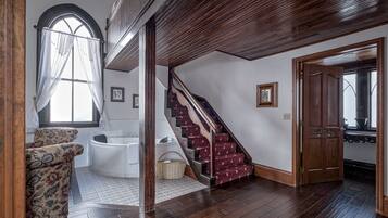 Suite Premium, idromassaggio | Biancheria da letto di alta qualità, ferro/asse da stiro, Wi-Fi gratuito