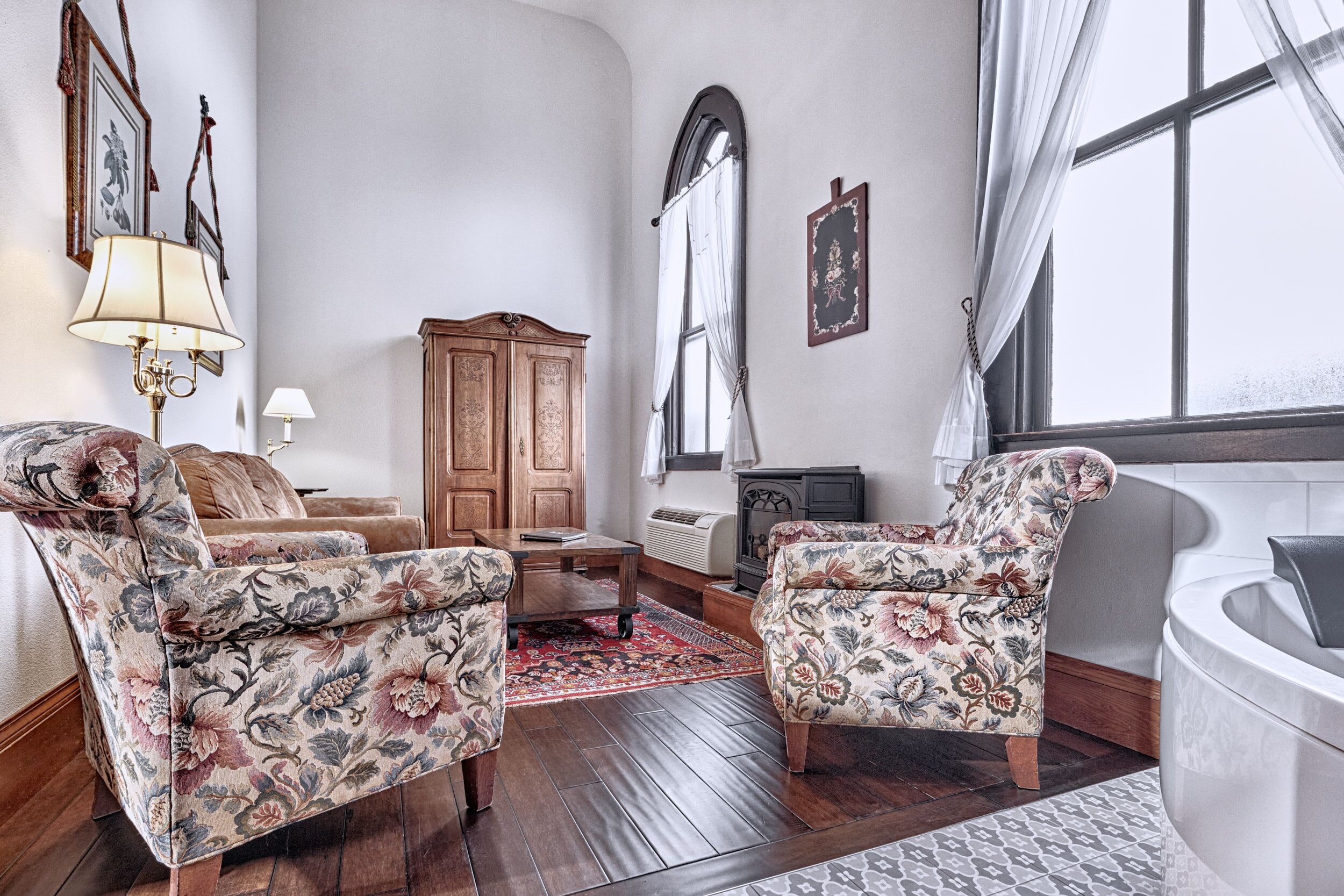 old chapel suite | living area | flat-screen tv