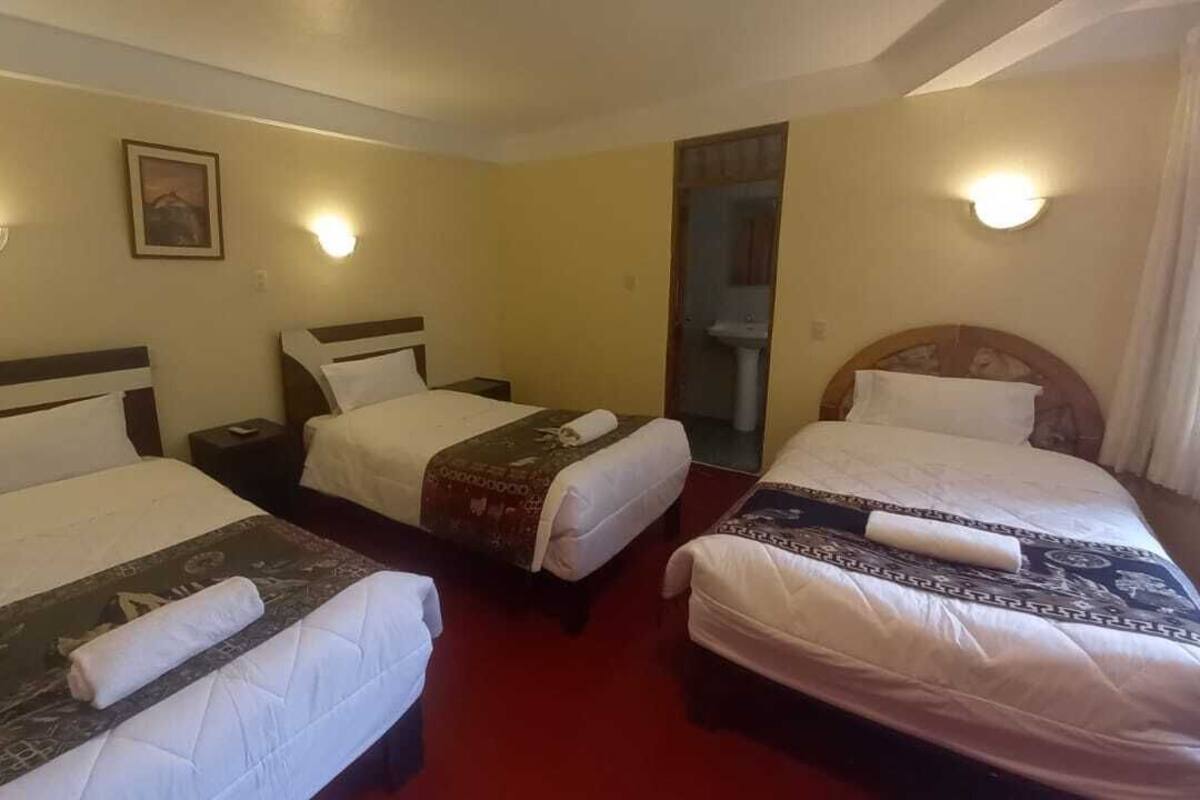 Presidential Triple Room | Desk, blackout drapes, WiFi (free), individually furnished