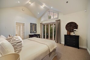 Luxury Villa, 4 Bedrooms, Mountain View | 4 bedrooms, premium bedding, iron/ironing board, free WiFi
