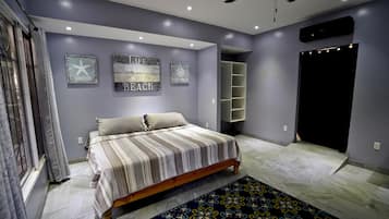 Habitación Deluxe | Ropa de cama de alta calidad, caja fuerte, decoración individual