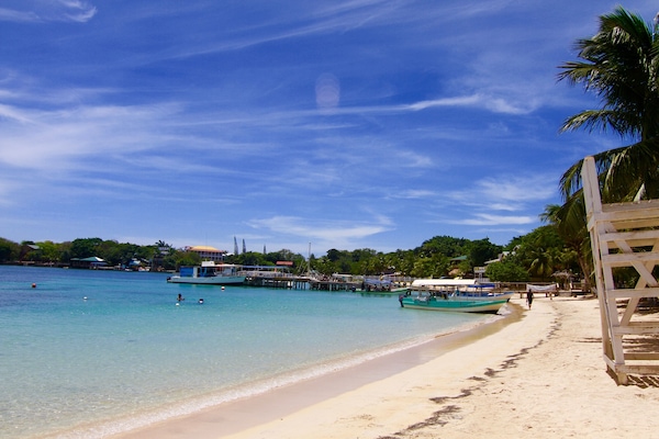 En la playa, buceo, snorkel