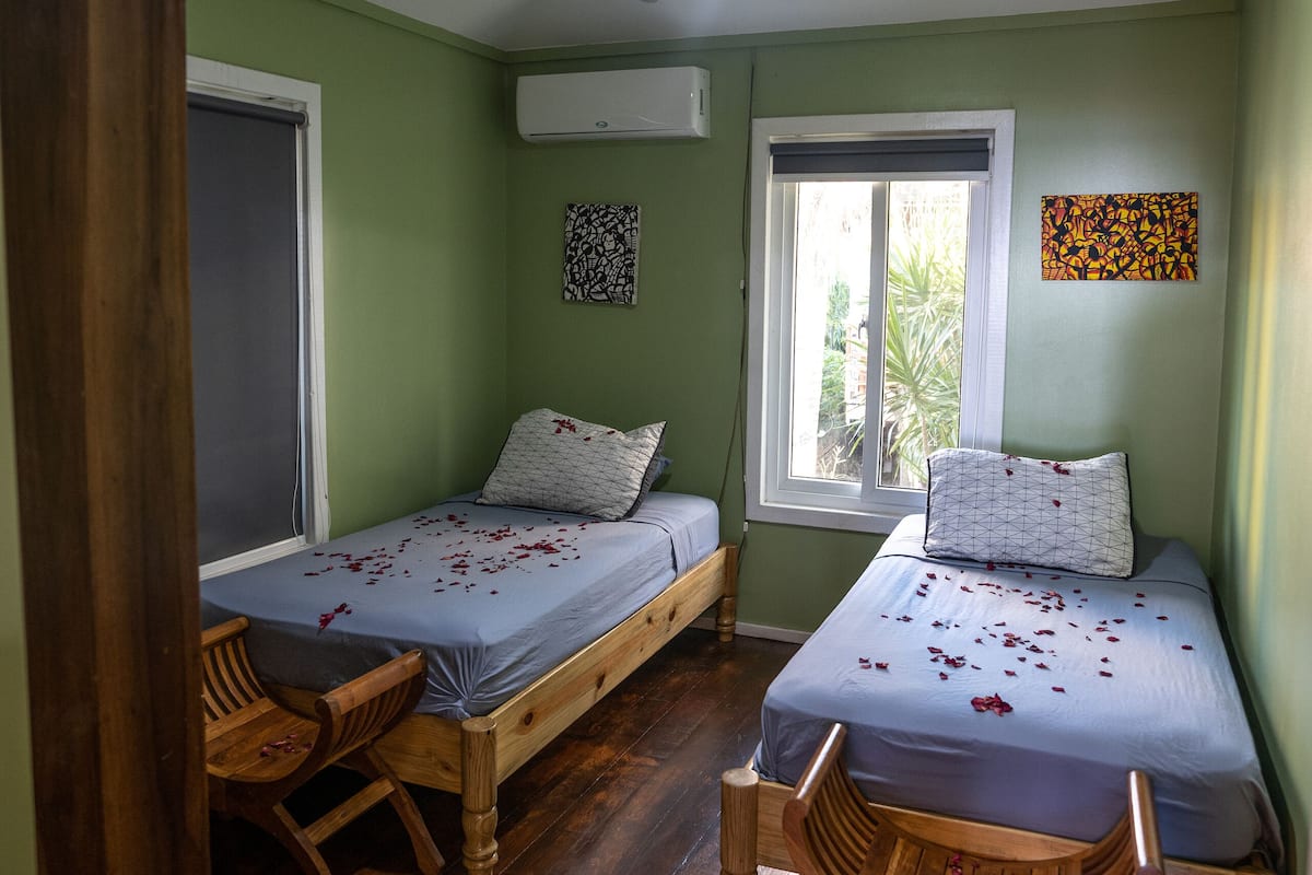 Comfort Bungalow, Multiple Beds | Premium bedding, in-room safe, individually decorated