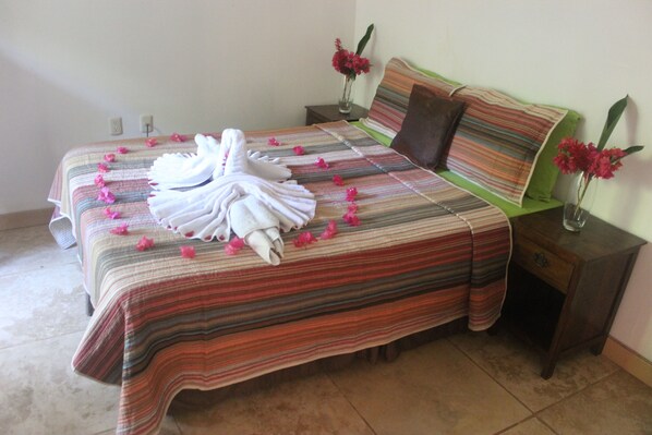 Comfort Room, 1 Queen Bed, Smoking, Garden View