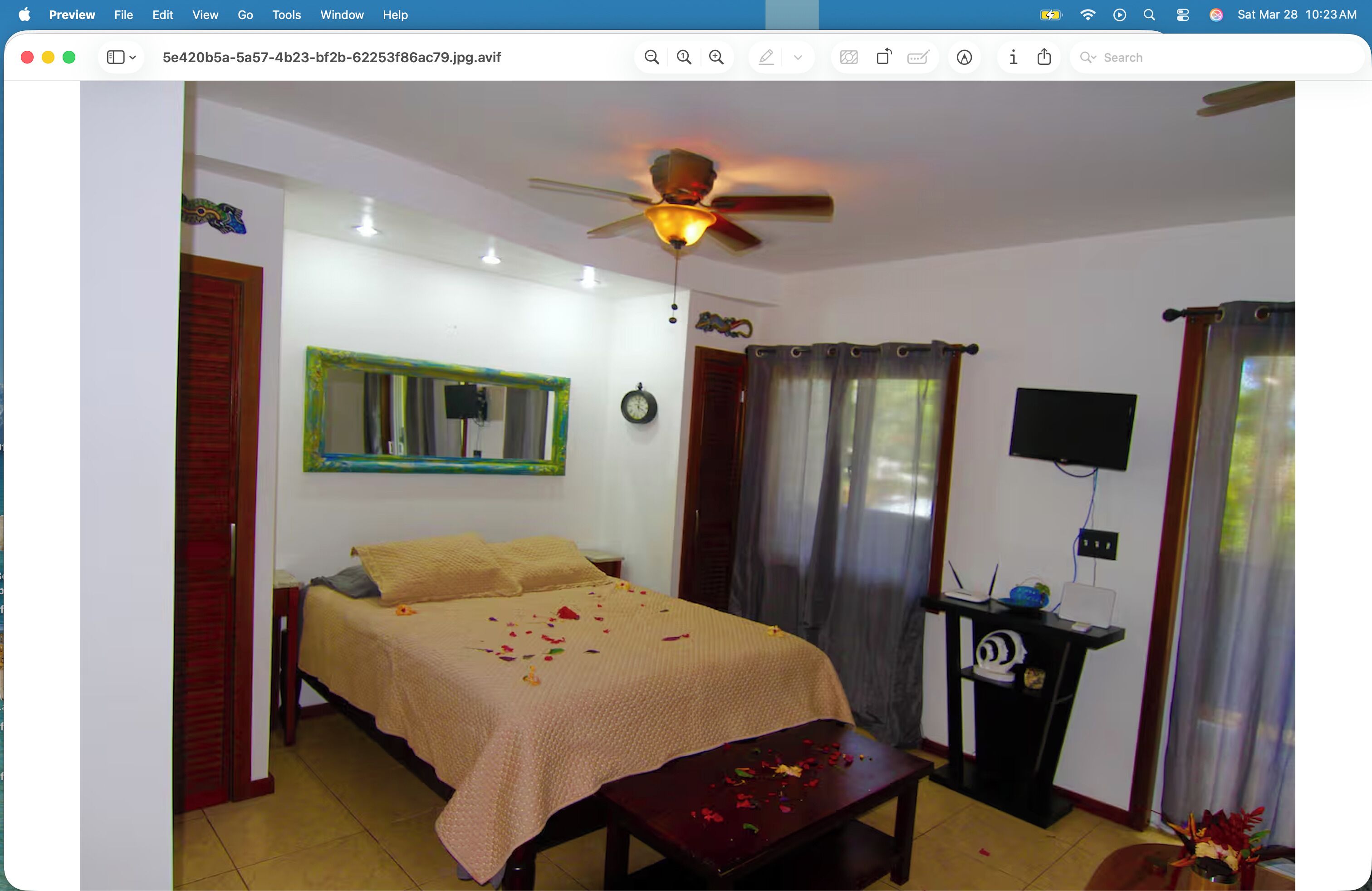 Comfort Studio | Premium bedding, in-room safe, individually decorated